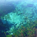 eiskaltes, kristallklares Wasser