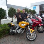 Mit Mike, meinem Unterstützer bei BMW Auckland! Good guy! :-)